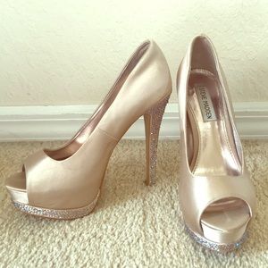 Steve Madden Gold Satin Pumps Size 8